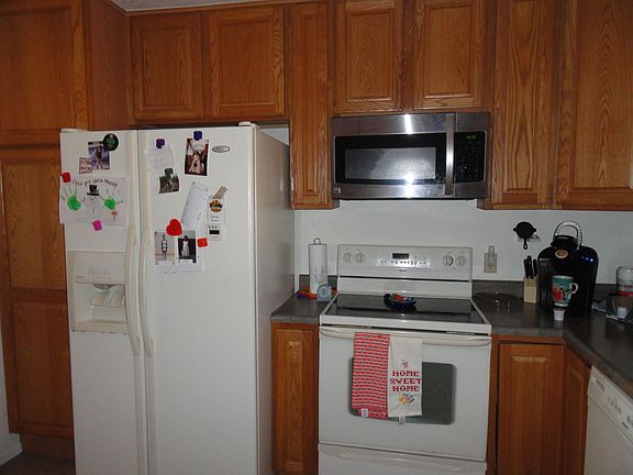 5th image of 405 Melody Ln N
