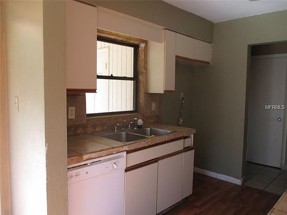2nd image of 218 Sylvia Cir