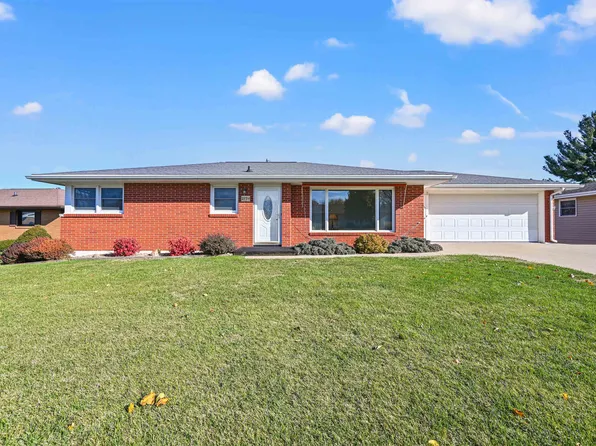 2734 Linda Ct, Dubuque, IA 52001