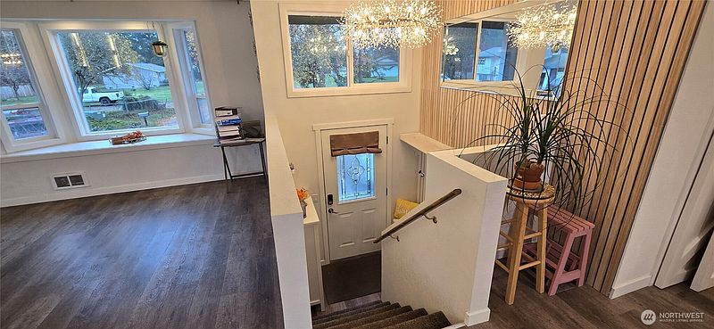 4th image of 115 E Roberts Place