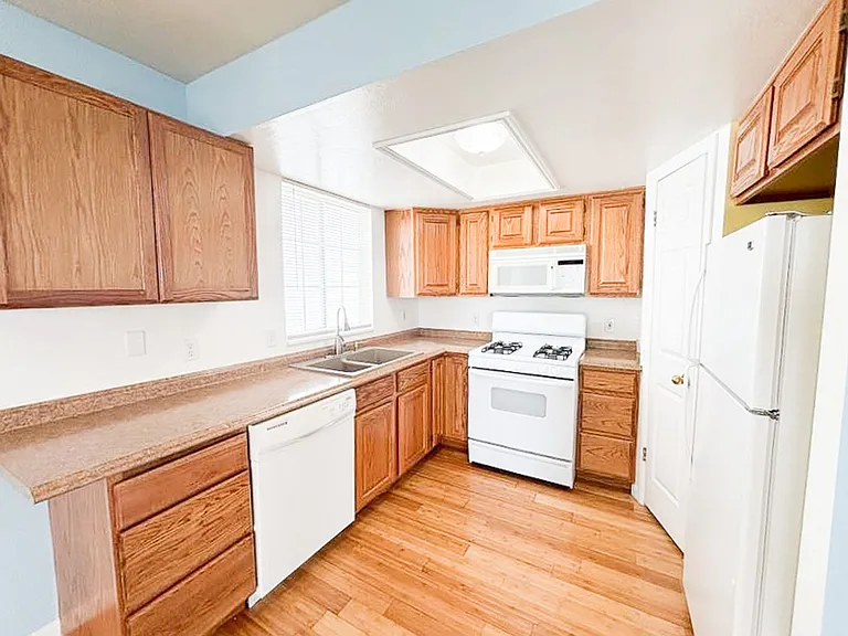 481 N Orem Blvd — Photo 3