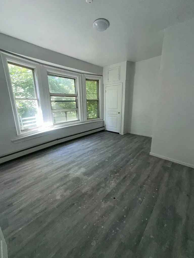 3 bed, 1.0 bath, $3,488 — Photo 4