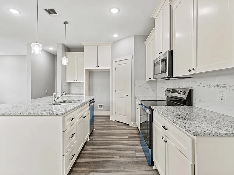 2308 Bloomfield Dr — Photo 5