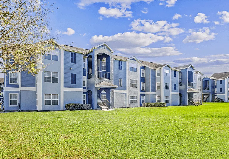 Avalon Reserve Apartments — Photo 2