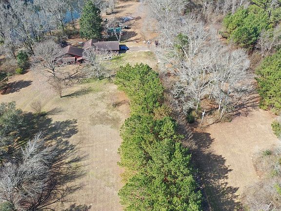 4th image of 1305 Springhill Rd