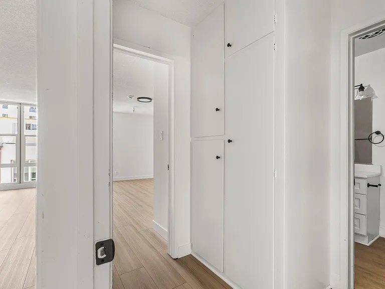Welcome Home || Apply Now || Newly Remodeled — Photo 5