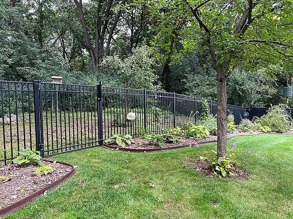5th image of 3819 Huntington Ct