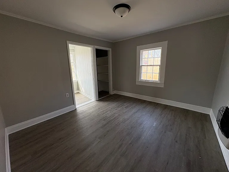 611 E Main St — Photo 6