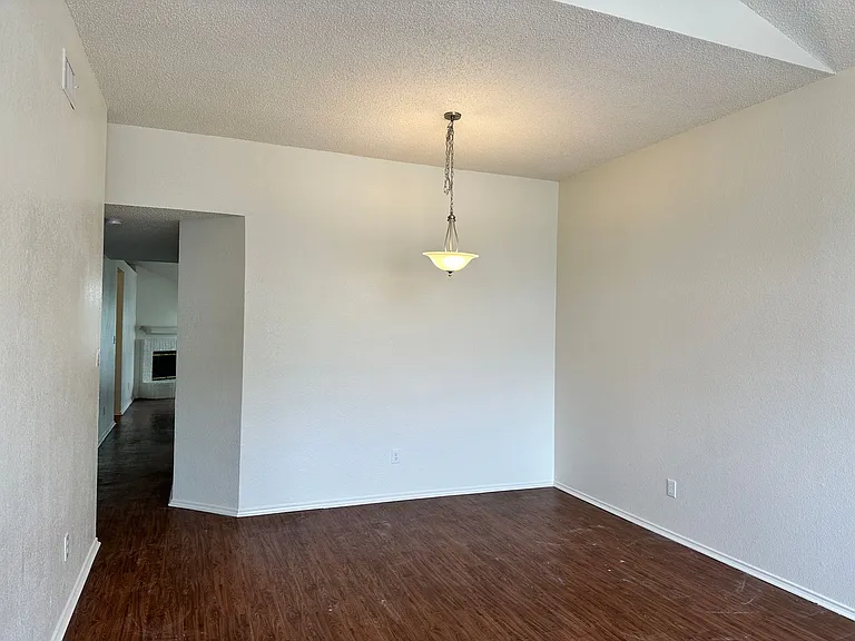 4024 Periwinkle Dr — Photo 2