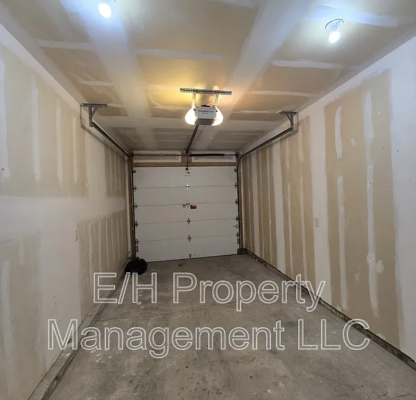 2146 N Woodlawn Blvd — Photo 44