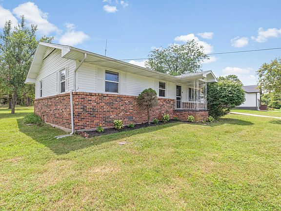 4th image of 425 Wayland Drive