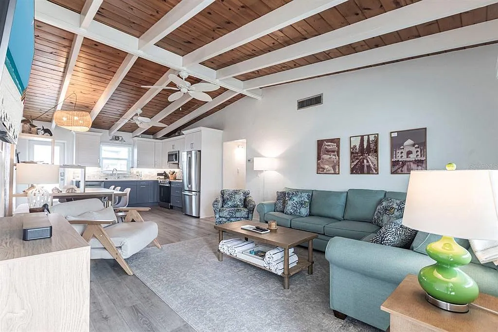 2 bed, 1.5 bath, 840 sqft, $5,370 — Photo 2