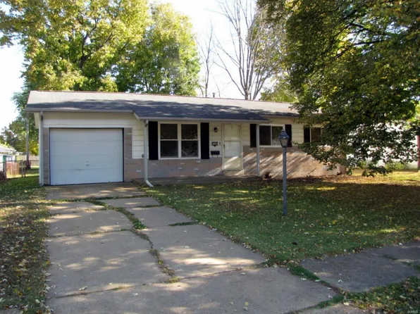 7364 Coachman Ln, Hazelwood, MO 63042
