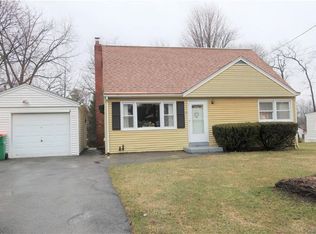 17 McAlpine Dr, Poughkeepsie, NY 12601