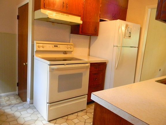 4th image of 15 Acorn Dr