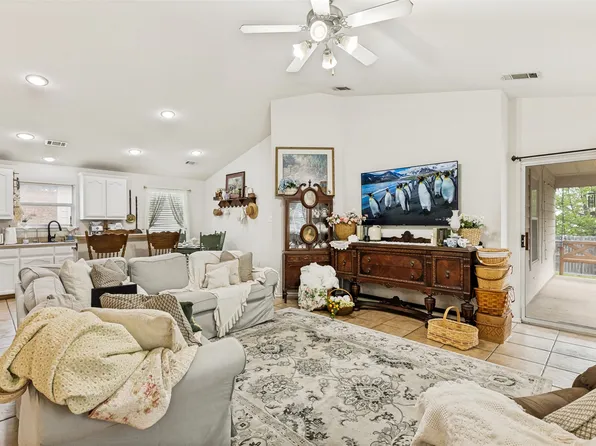 6432 Geneva Ln, Fort Worth, TX 76131