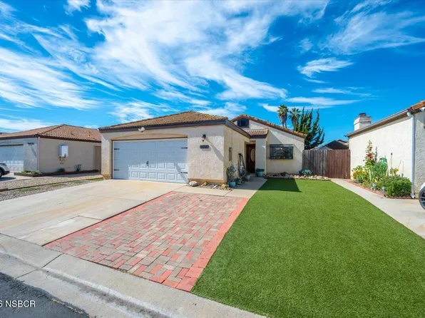 2217 Chestnut Ln, Santa Maria, CA 93458