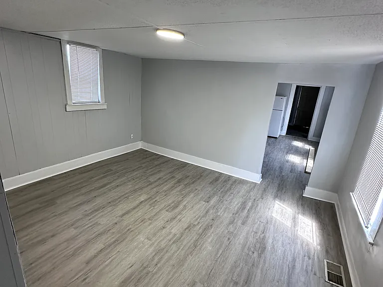 1129 W Oregon St — Photo 3