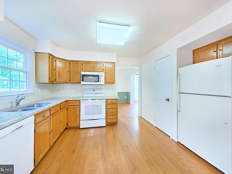 8508 Silverdale Rd — Photo 17