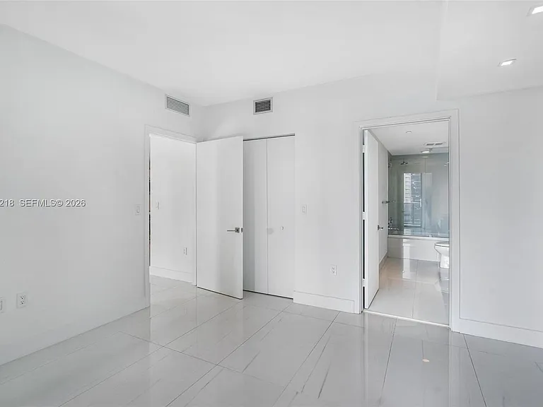 45 SW 9th St #2002 — Photo 15