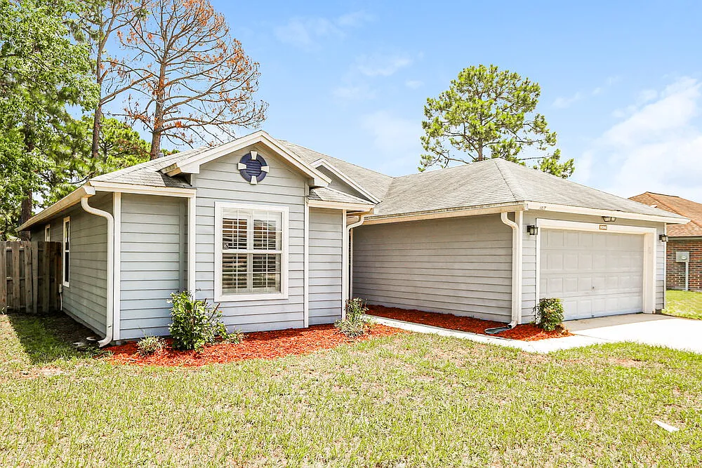 3 bed, 2.0 bath, 1595 sqft, $1,815 — Photo 3