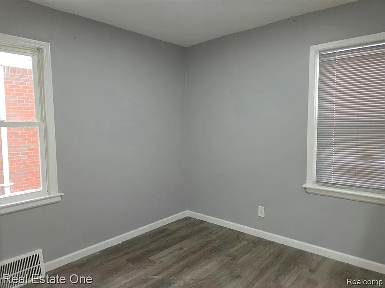 8254 Sussex St — Photo 9