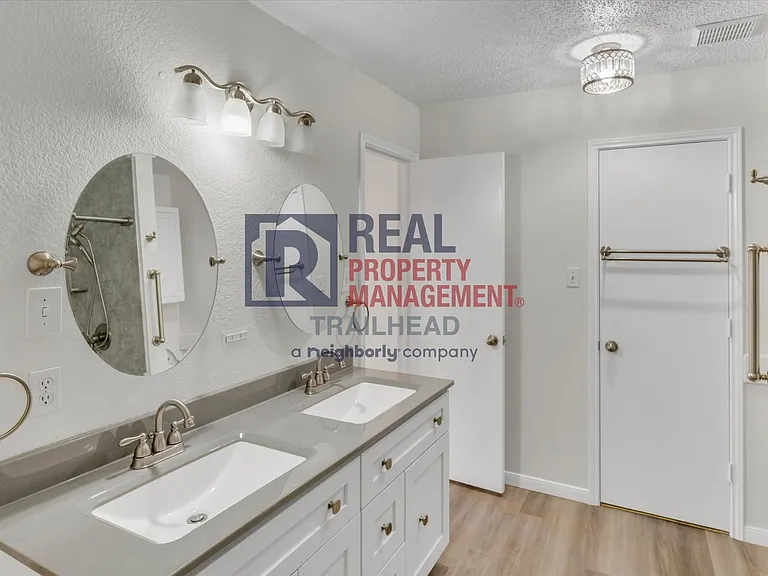 732 Burlington Ave — Photo 18