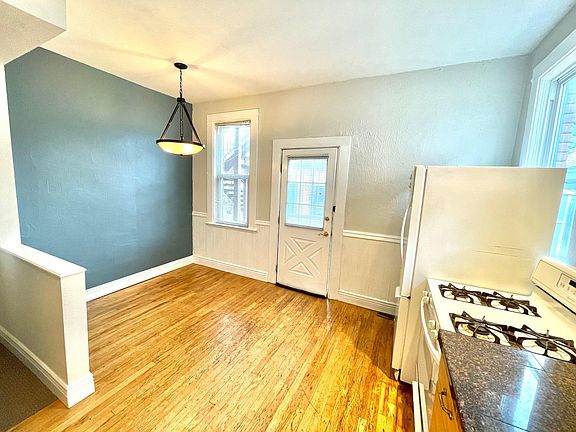 3rd image of 666 S Pearl St Unit 1