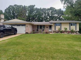 11362 Grand Oak Dr, Grand Blanc, MI