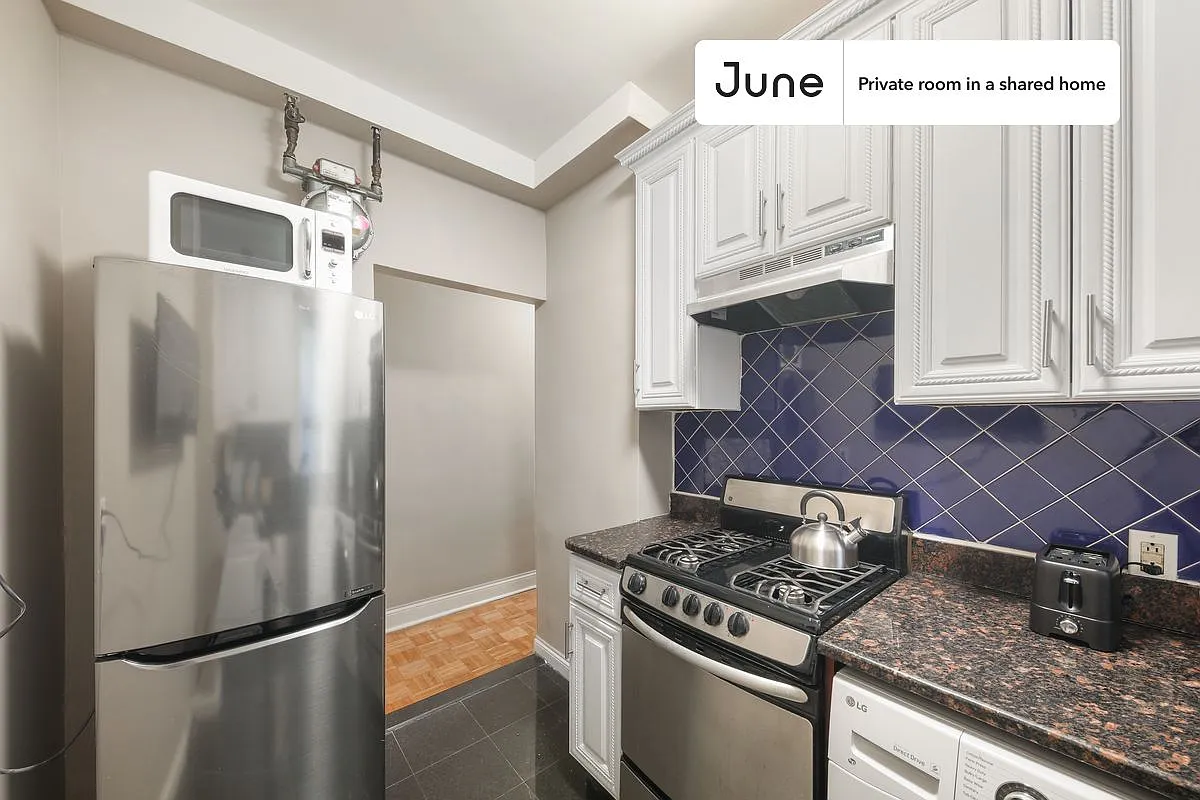 Full bedroom in 3 bed/1 bath home in Upper West Side #760 C — Photo 4