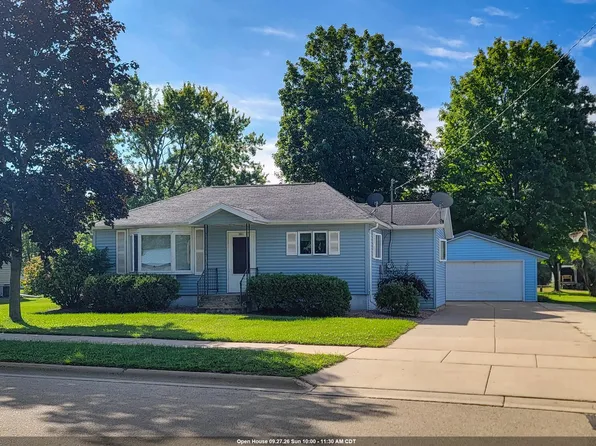 301 W Howard St, Manawa, WI 54949
