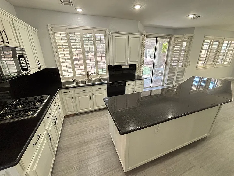 8207 Vista Colorado St — Photo 16
