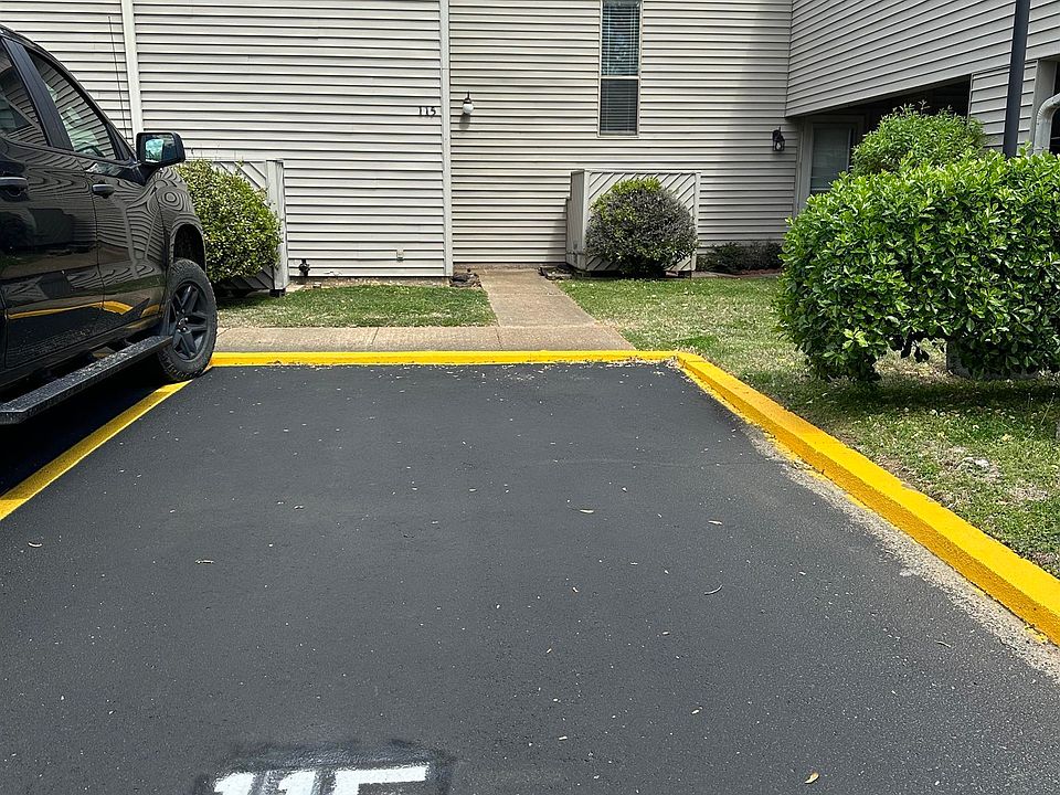 1st image of 135 Hillview Dr APT 115