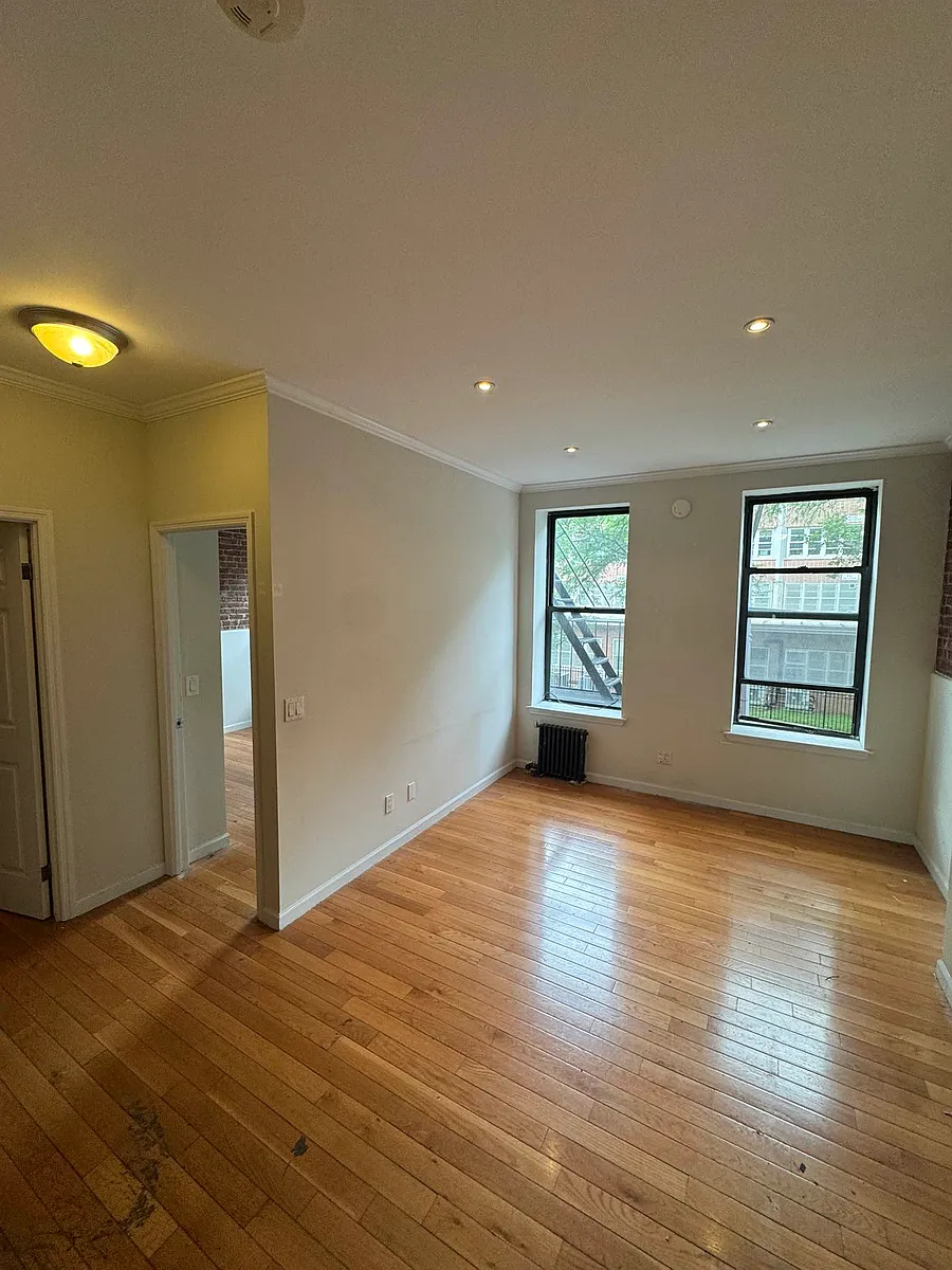 Building Photo - 239 Henry St #2A