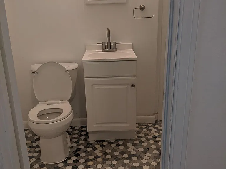 729 Virginia Ave — Photo 5