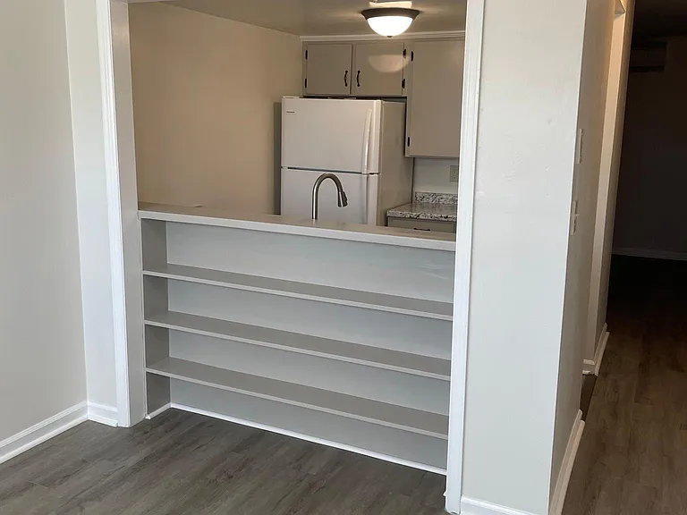 705 Suburban Ave SW — Photo 2