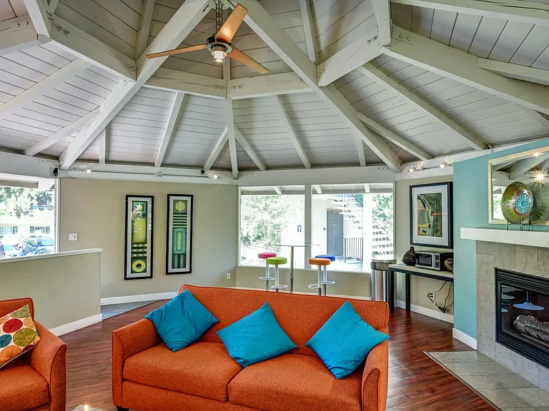 Cambria — Photo 3