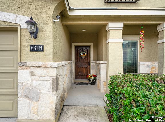3rd image of 23114 Woodlawn Rdg