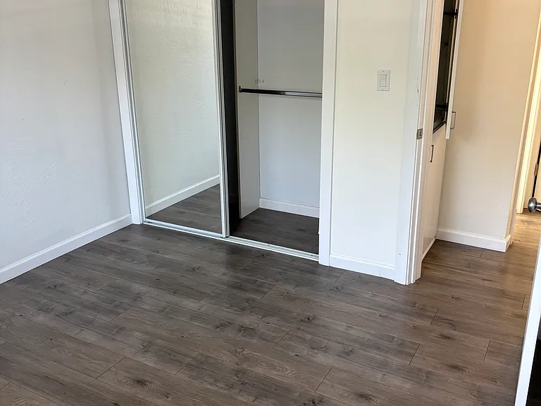 2835 Columbia St — Photo 12