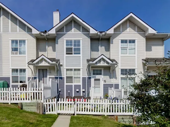 3240 New Brighton Gdns SE, Calgary, AB T2Z 0A3