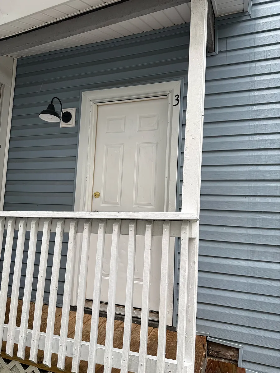 Building Photo - 1020 Jamison Ave NE #3