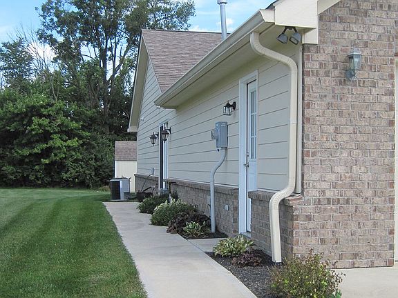 3rd image of 1424 Bush Way