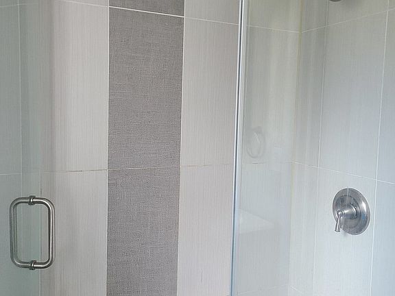 5th image of 824 W Cuyler Ave APT 321