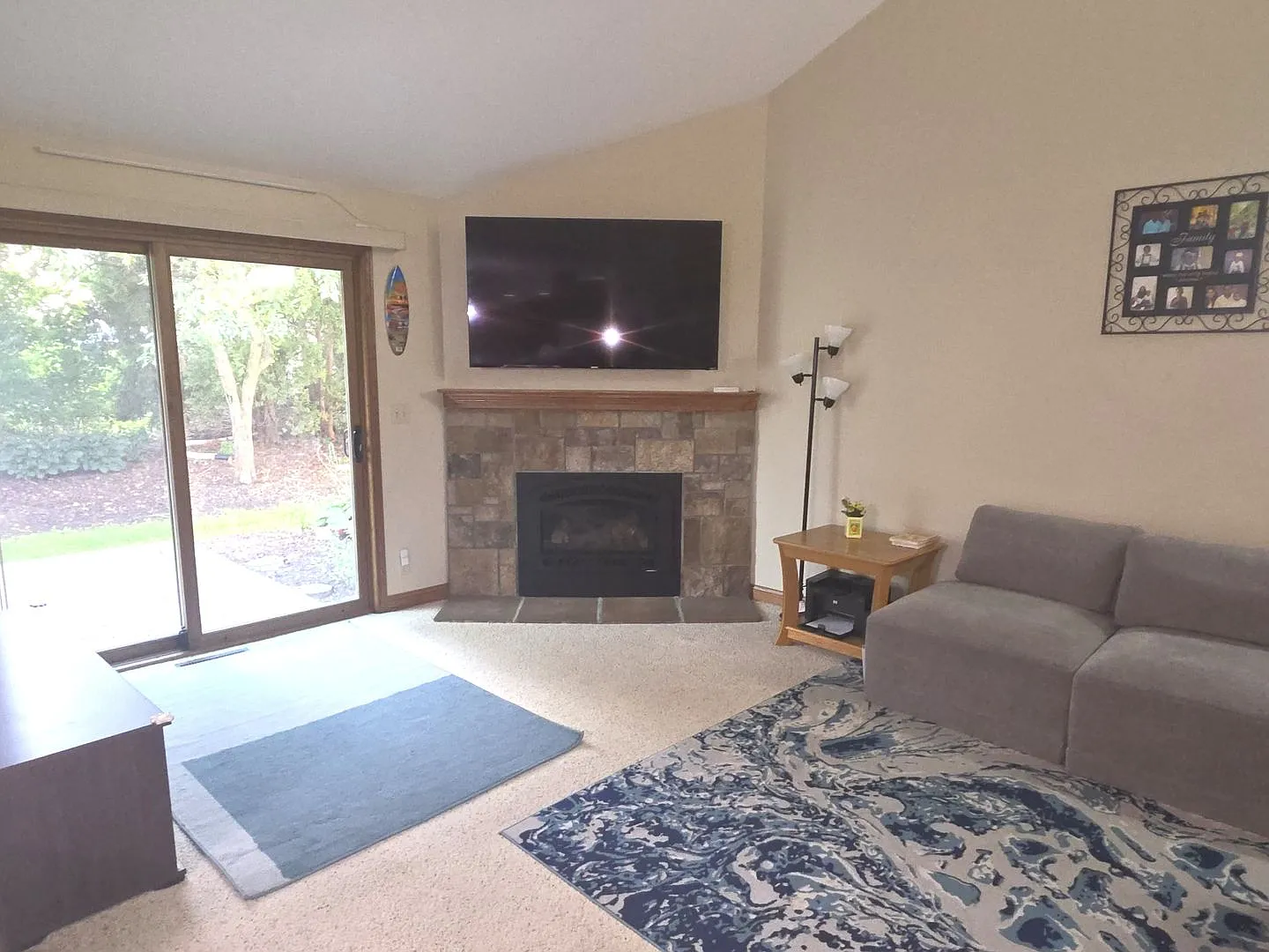 2+ bedroom Pewaukee townhome — Photo 4