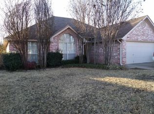 1105 Oxford Dr, Gainesville, TX 76240