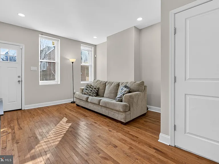 2543 Nicholas St — Photo 12