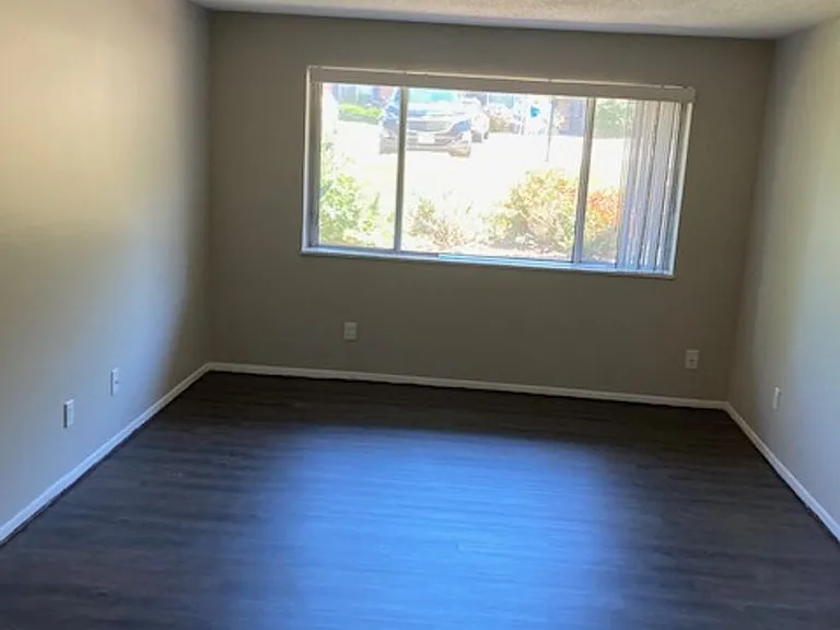 Hollow Hills Apartments — Photo 55