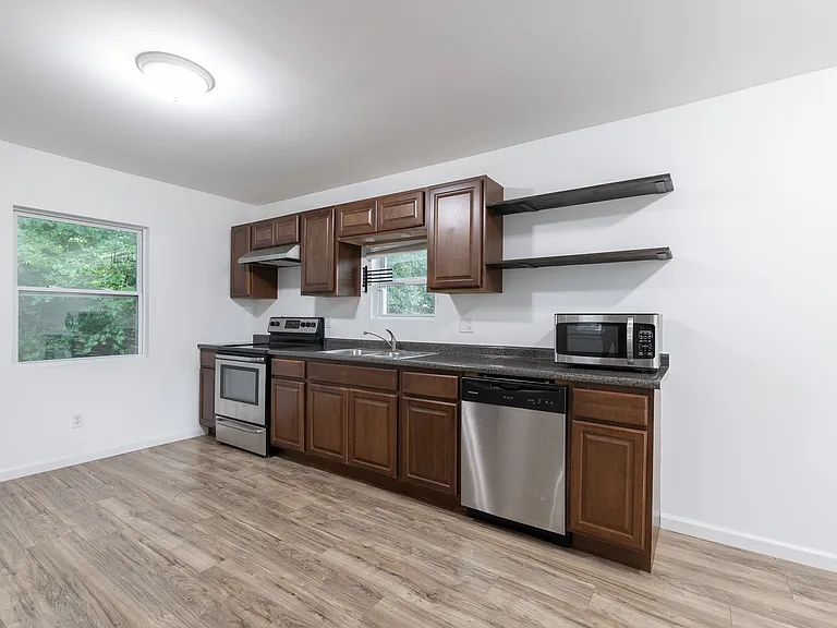 204 Walnut St — Photo 28