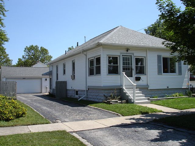 1st image of 809 S Erie St