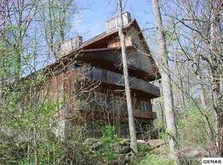 855 Holston Dr, Gatlinburg, TN 37738